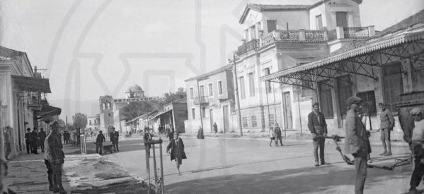 Η οδός Στρ. Σαράφη στα Τρίκαλα το 1941