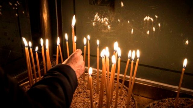 Γιατί ανάβουμε κερί στην εκκλησία