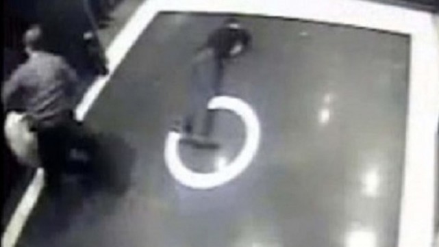Άγριο ξύλο σε καφετέρια – Πυγμάχος «ξάπλωσε» ιδιοκτήτη καφέ