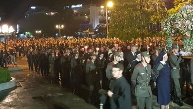 Περιφορά και συνάντηση των επιτάφιων στα Τρίκαλα