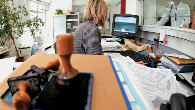 «Μπαράζ» πλαστών πτυχίων στο Δημόσιο