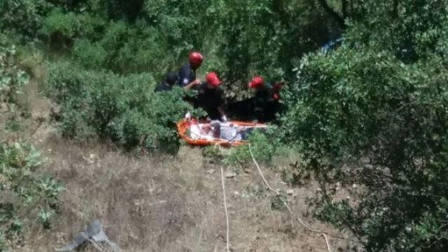 Σε γκρεμό Ι.Χ. έξω από την Καλαμπάκα