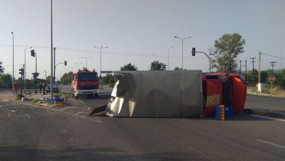 Σφοδρή σύγκρουση αυτοκινήτων στο Μύλο Τσαγκάδα στα Τρίκαλα