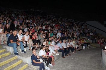 «Αλίμονο στους νέους» Μοναδική μουσικοθεατρική παράσταση