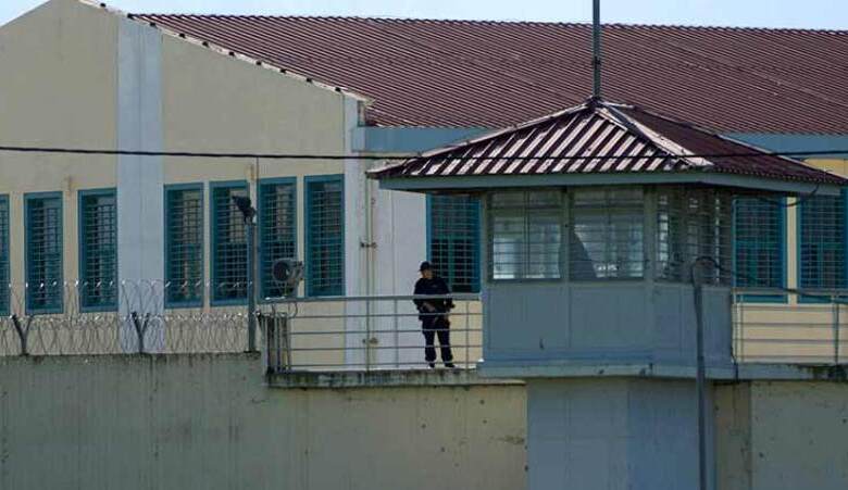 Τρίκαλα: Σύλληψη σωφρονιστικού υπαλλήλου