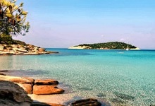 Το άγνωστο εξωτικό ελληνικό νησί που έχει ζεστά νερά όλο το χρόνο και καθόλου κύμα