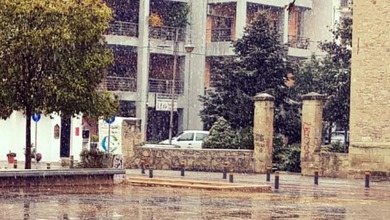 Χιόνι και στα Τρίκαλα - Νιφάδες σε αρκετές περιοχές των Τρικάλων