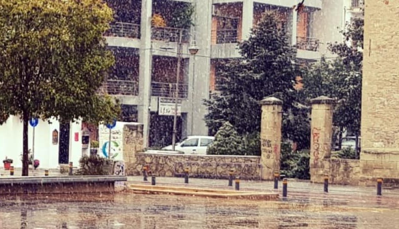 Χιόνι και στα Τρίκαλα - Νιφάδες σε αρκετές περιοχές των Τρικάλων