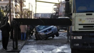 Άνοιξε η γη και... κατάπιε αυτοκίνητο στα Τρίκαλα!