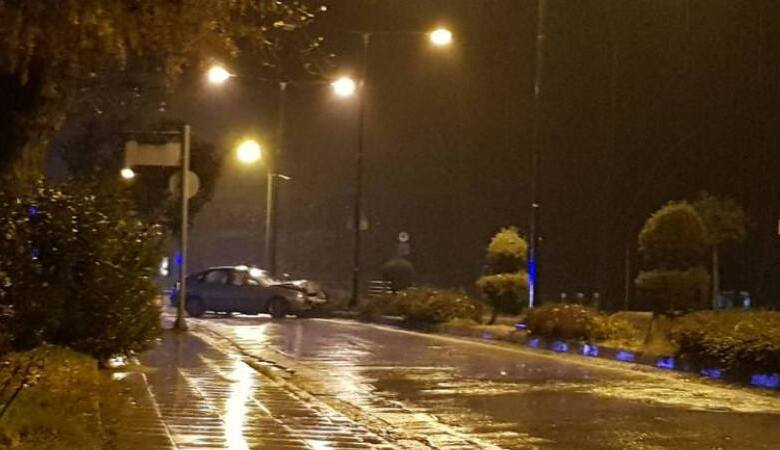 Τρελή πορεία αυτοκινήτου τα ξημερώματα στα Τρίκαλα