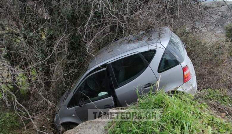 Τροχαίο ατύχημα με εκτροπή ΙΧ στην Καλαμπάκα