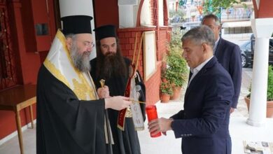 Το Άγιο Φως έφτασε στα Τρίκαλα
