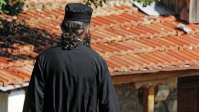 Ιερέας προς Τρικαλινούς βουλευτές - "Είστε ΑΝΕΠΙΘΥΜΗΤΟΙ στον Ι.Ν. Αγίας Κυριακής Τρικάλων"