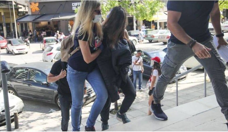 "Η μητέρα μου με έβαλε να πω ότι με κακοποιούσε σεξουαλικά" λέει η κόρη από τη φυλακή