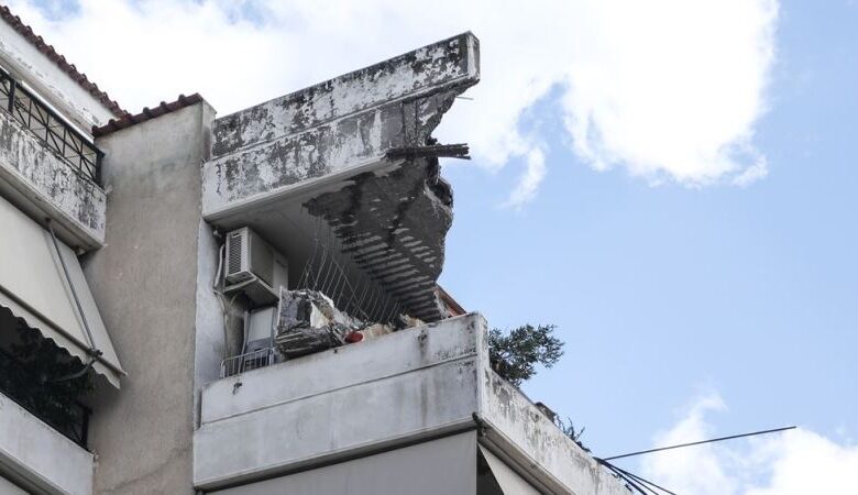 Κατέρρευσε μπαλκόνι πολυκατοικίας στο Χαλάνδρι