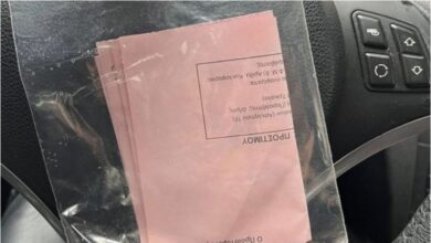 Τρίκαλα: Μοίρασε κλήσεις σε... αδιάβροχα σακουλάκια η Δημοτική Αστυνομία
