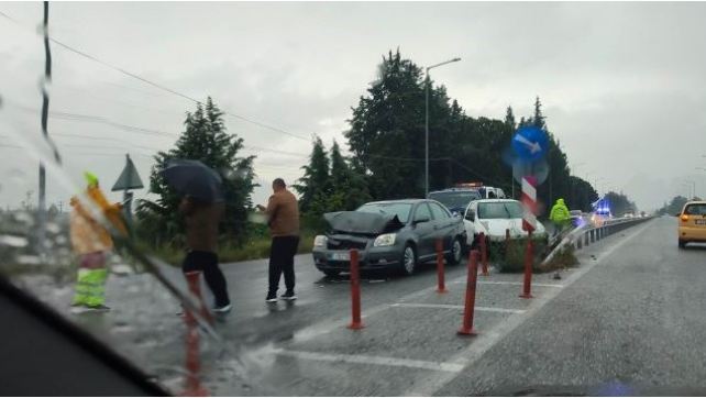 Καραμπόλα τεσσάρων οχημάτων στην Τρικάλων-Καλαμπάκας