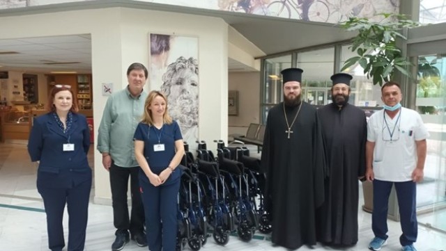Δωρεά 10 αμαξιδίων από τη Μητρόπολη Τρίκκης στο νοσοκομείο Τρικάλων