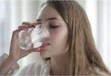Τι πρέπει να γνωρίζετε αν πίνετε και εσείς νερό μετά το γεύμα