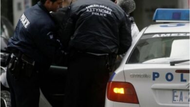 Έξαλλος οδηγός επιτέθηκε σε αστυνομικούς και έσπασε ραντάρ ταχύτητας!