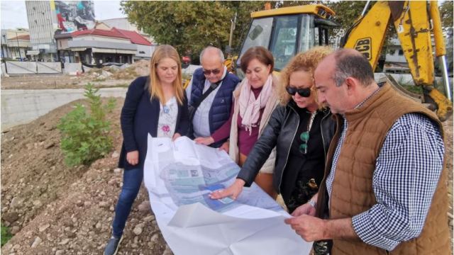 Αυτοψία Σακκά στα έργα ανάπλασης της κεντρικής πλατείας