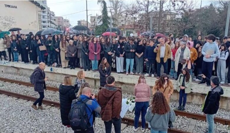 Τρίκαλα: Δυναμική κινητοποίηση της νεολαίας για την τραγωδία των Τεμπών