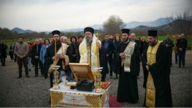 Τρισάγιο στην μνήμη των 57 θυμάτων της τραγωδίας των Τεμπών