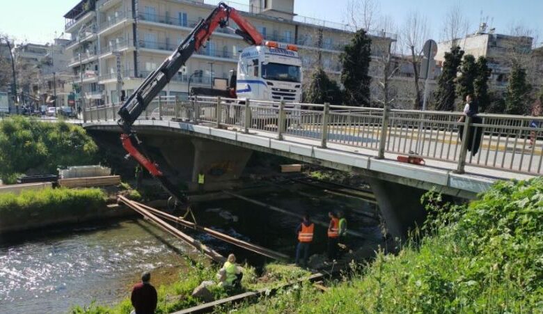 Ξεκίνησε η ανακατασκευή των γεφυρών στα Τρίκαλα