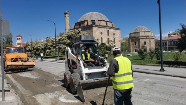 Από την οδό Καρδίτσης ξεκίνησε η ασφαλτόστρωση στα Τρίκαλα