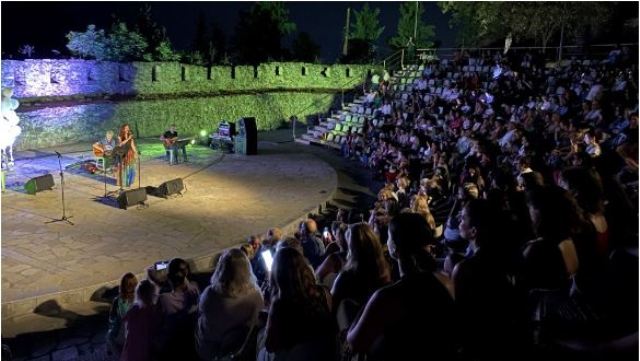 Ομορφη βραδιά πανσελήνου στα Τρίκαλα «Ένα φεγγάρι για την Ελλη»